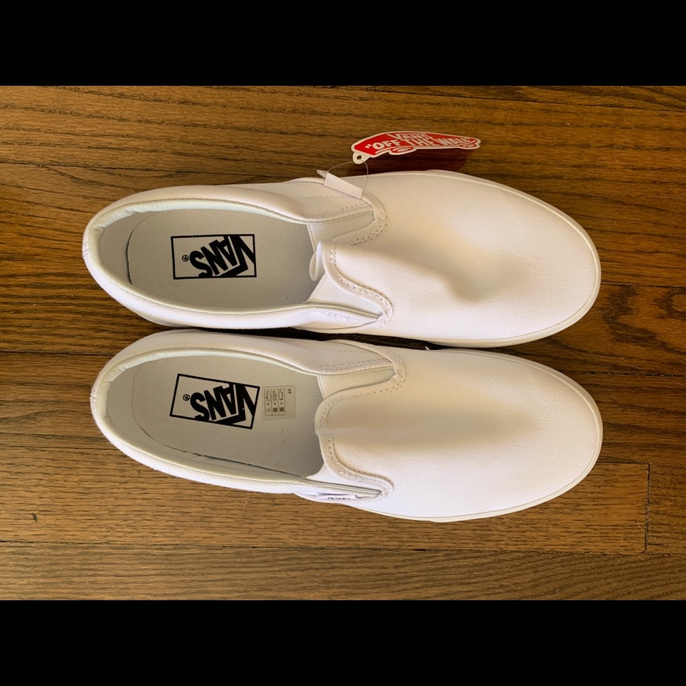 Classic White Vans Slip Ons Brandi New w Tags Mens 9 Womens 10.5